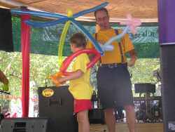David the balloon modelling magician (balloon sculptor)